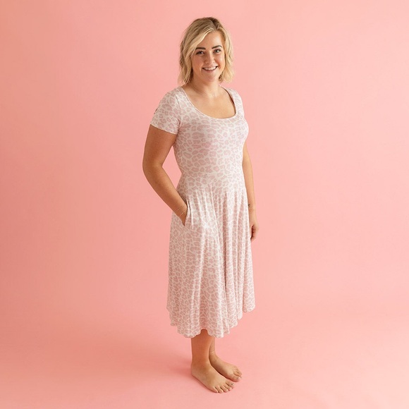 🆕 Posh Peanut Women's Scoop Midi Dress | Delaney NIB - Picture 3 of 7